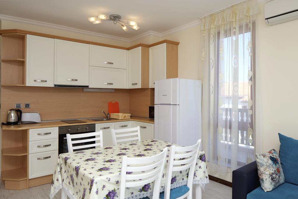 Mars Apartments In Tryavna Beach Complex Sveti Vlas Eksteriør billede