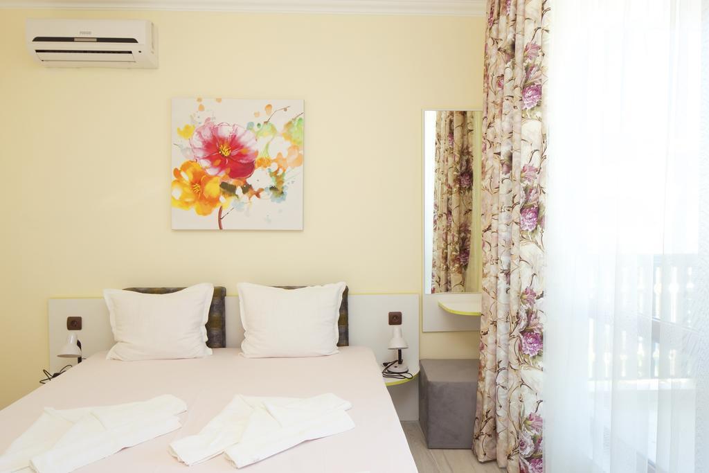 Mars Apartments In Tryavna Beach Complex Sveti Vlas Eksteriør billede