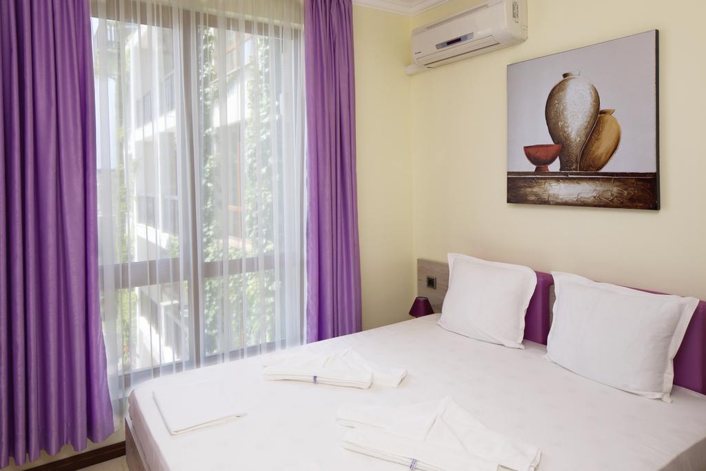 Mars Apartments In Tryavna Beach Complex Sveti Vlas Eksteriør billede